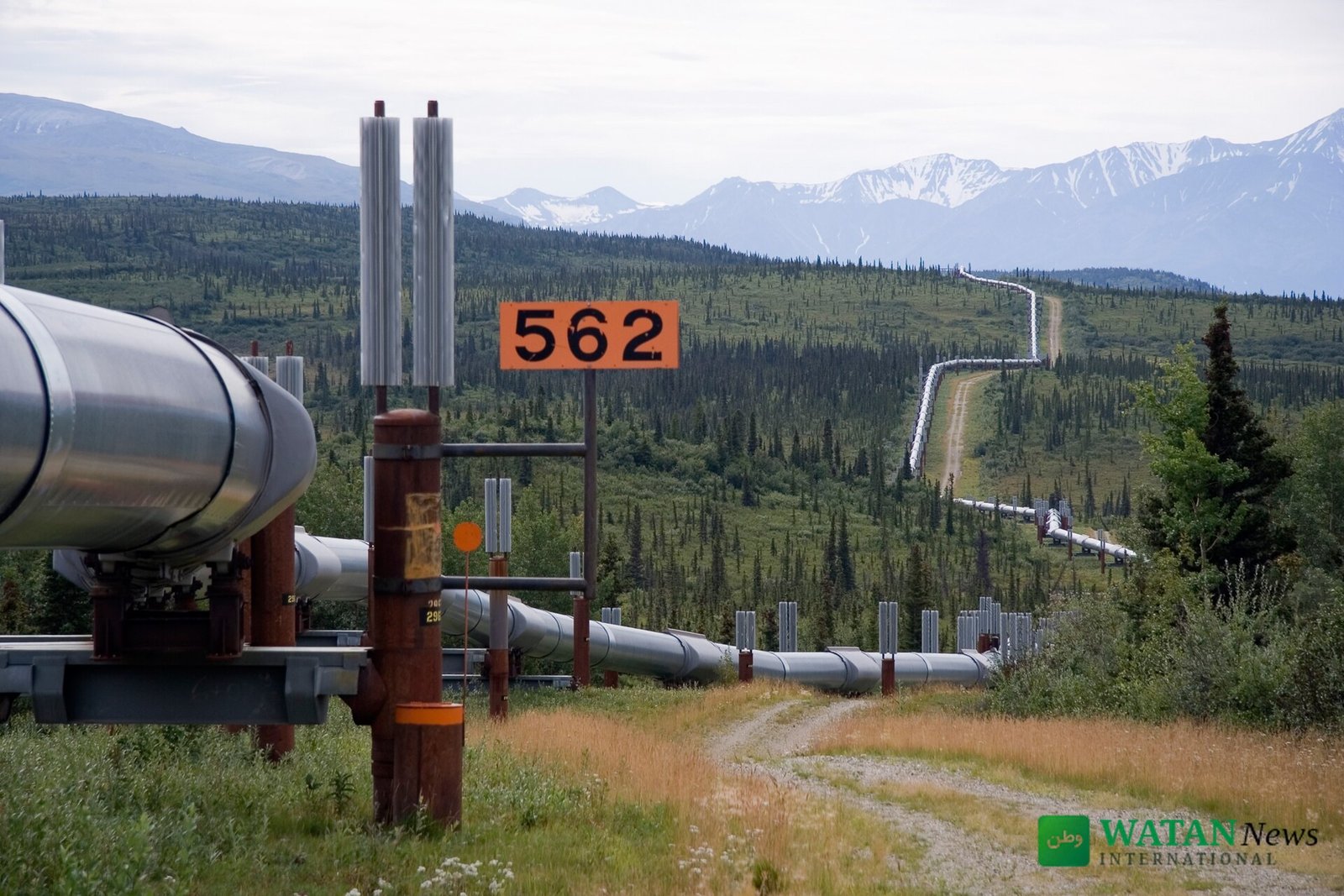 Trans-Alaska Pipeline winding through the Alaskan wilderness — the South Korea energy investment plan includes $54 billion for the Alaska LNG project