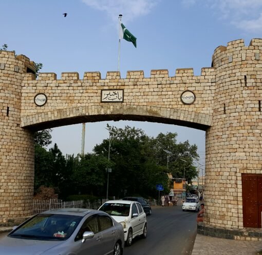 بابِ خیبر (خیبر پاس گیٹ وے) کا افقی منظر، خیبر پختونخوا؛ پاک افغان سرحدی سیاق کی توضیحی تصویر، جاری کارروائی کی گرافک تصویر نہیں