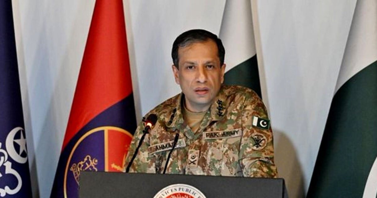 ڈائریکٹر جنرل آئی ایس پی آر لیفٹیننٹ جنرل احمد شریف چوہدری — فوٹو: ایکسپریس