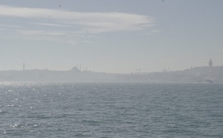 Istanbuls skyline langs Bosporus