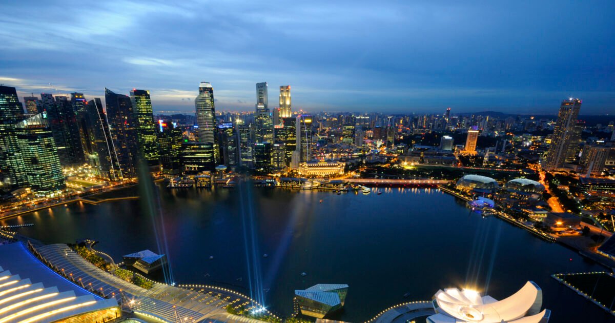 Marina Bay and the Singapore skyline at dusk