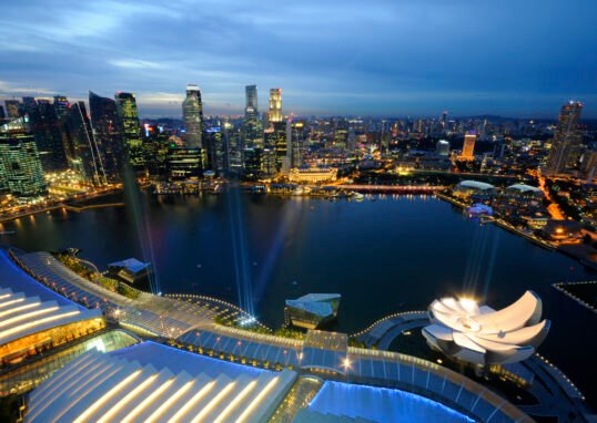 Marina Bay and the Singapore skyline at dusk