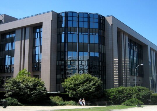 Justus Lipsius building of the EU Council in Brussels, horizontal view. Photo: JLogan / Wikimedia Commons (CC BY-SA 3.0)