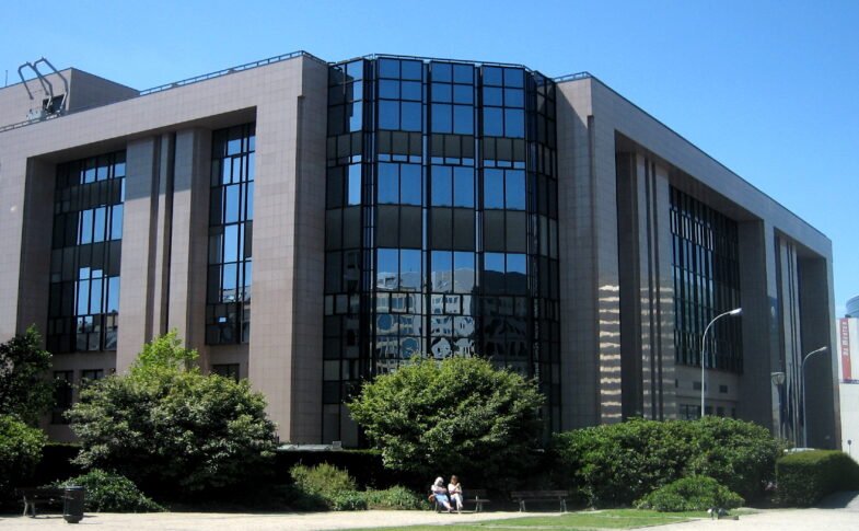 Justus Lipsius building of the EU Council in Brussels, horizontal view. Photo: JLogan / Wikimedia Commons (CC BY-SA 3.0)