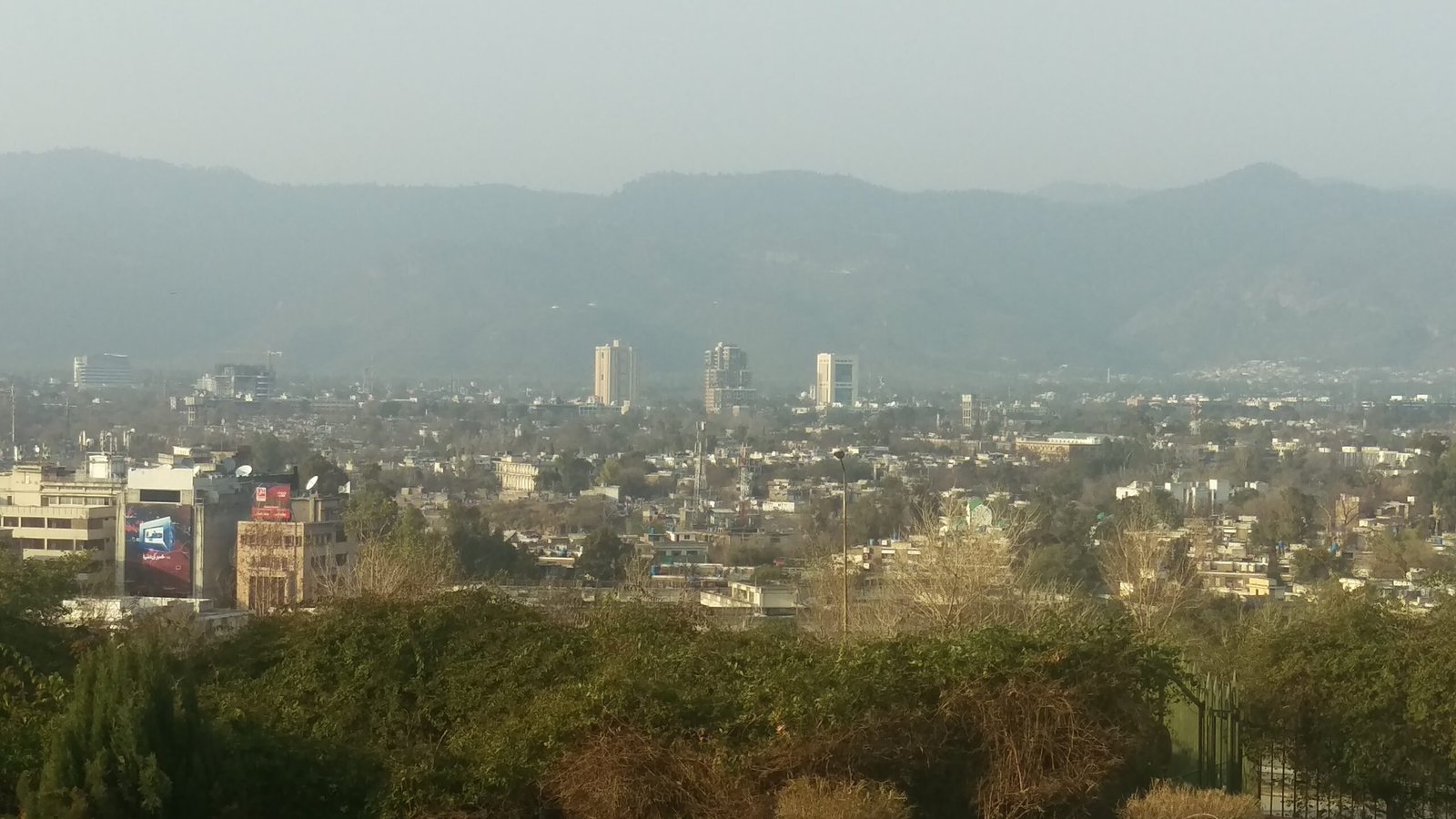 پاکستان مونومنٹ سے اسلام آباد کا افقی منظر، توضیحی تصویر