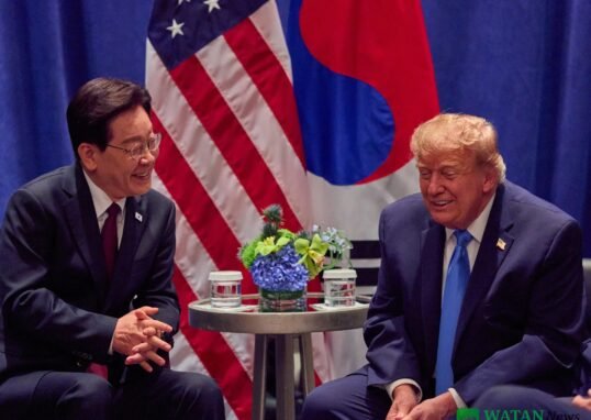Donald Trump with the South Korean president in front of U.S. and South Korean flags — Trump to announce $200 billion in South Korean energy investments
