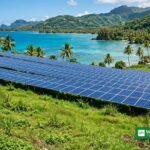 Solcellepark på en tropisk stillehavsø — illustrationsbillede til Australiens 7,3 mio. AUD-program for vedvarende energi i Stillehavet