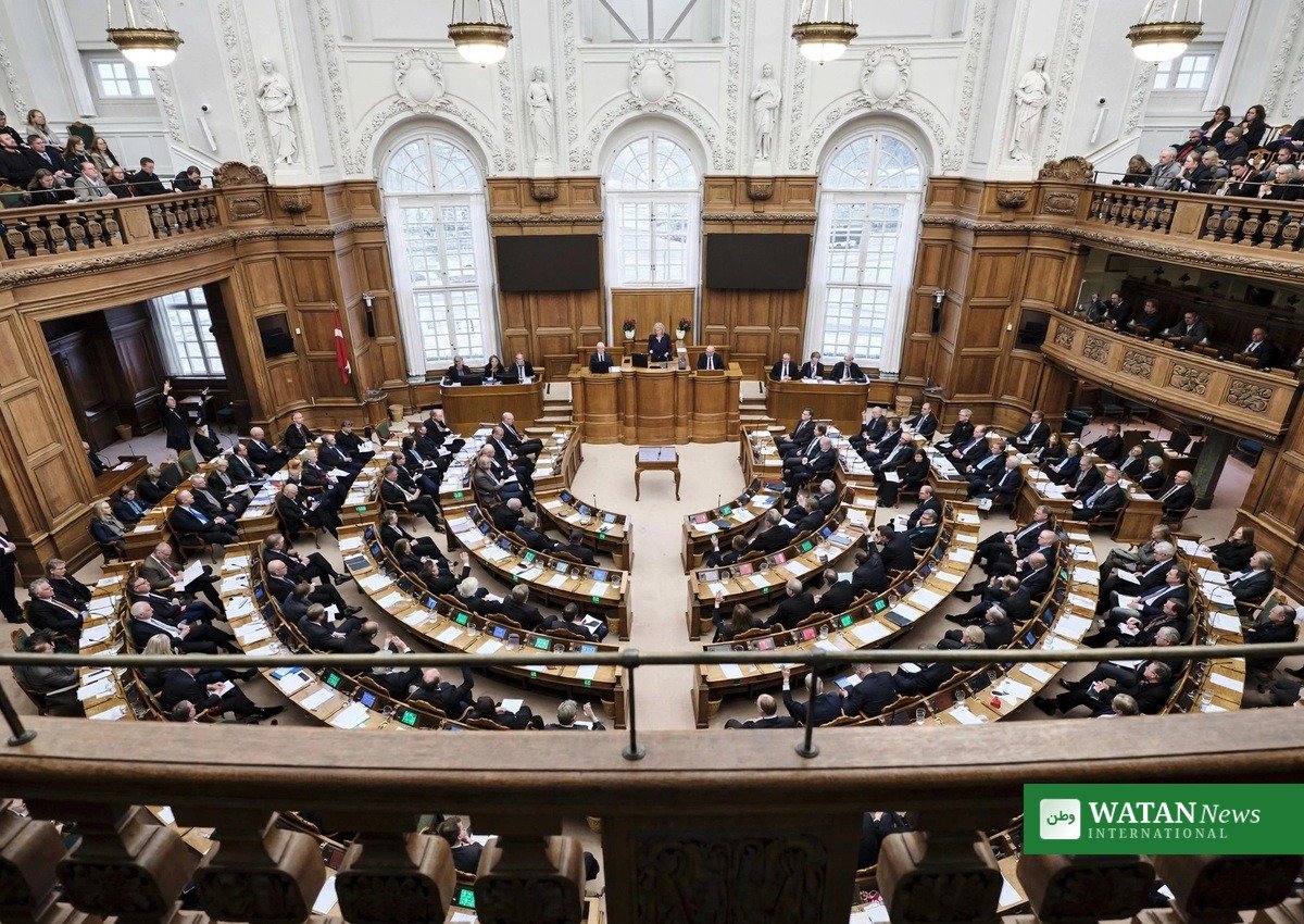 Folketingssalen under afstemning — Venstres formand Troels Lund Poulsen advarer mod splittelse