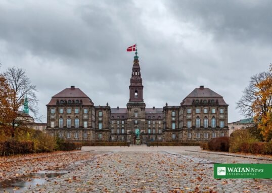 Christiansborg, sæde for Folketinget — Troels Lund Poulsen forventer samlet V-afstemning om sprøjteforbud