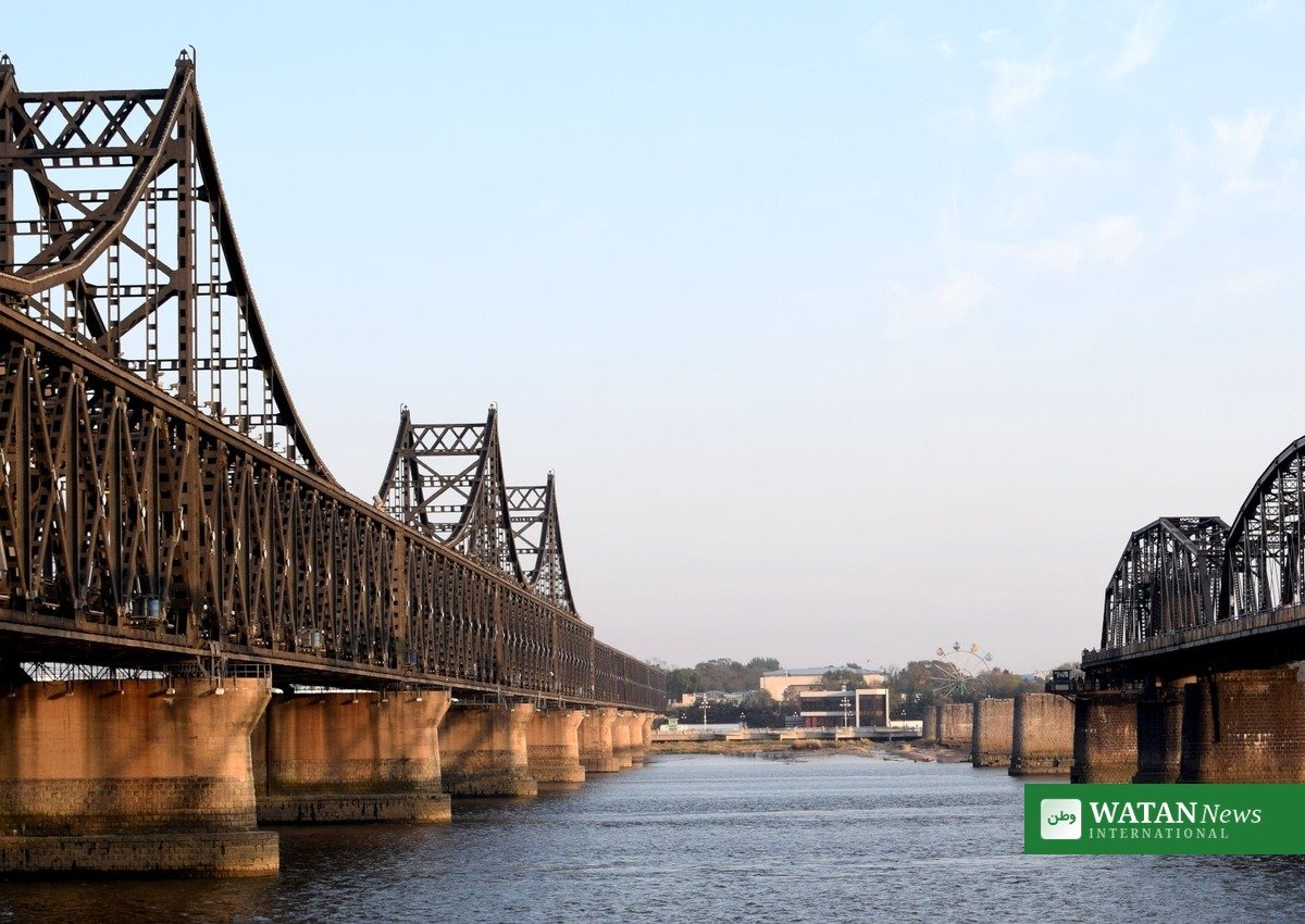 De to gamle broer over Yalu-floden ved Dandong mellem Kina og Nordkorea