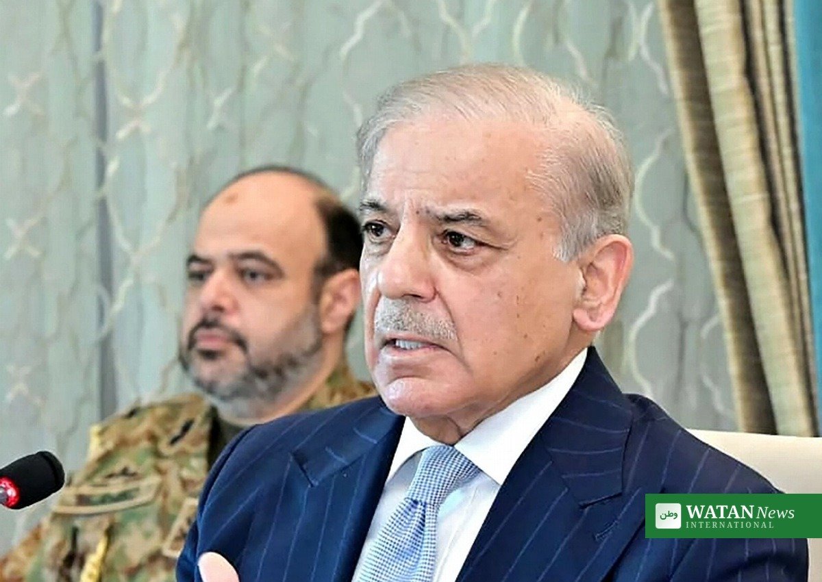 Shehbaz Sharif taler under et møde i Islamabad