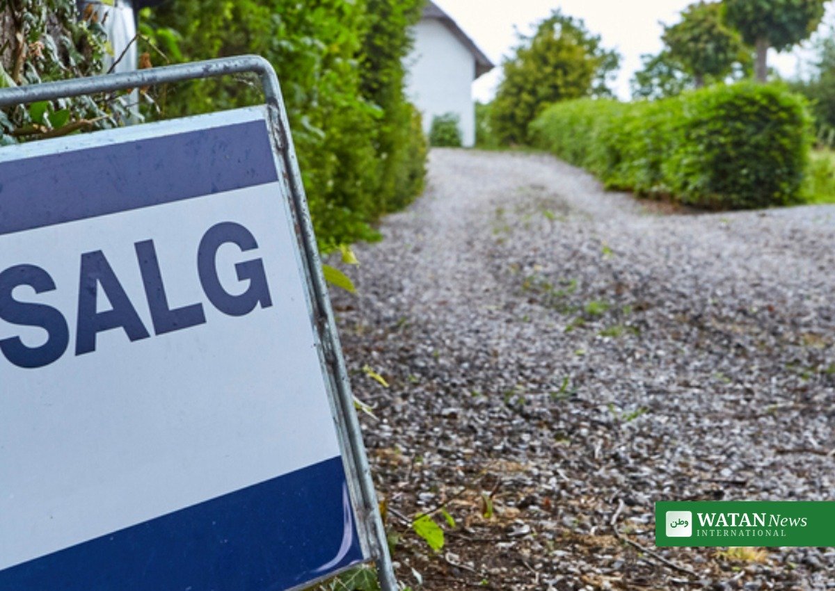Til salg-skilt ved dansk hus – huspriser stiger, mens udbuddet er lavt