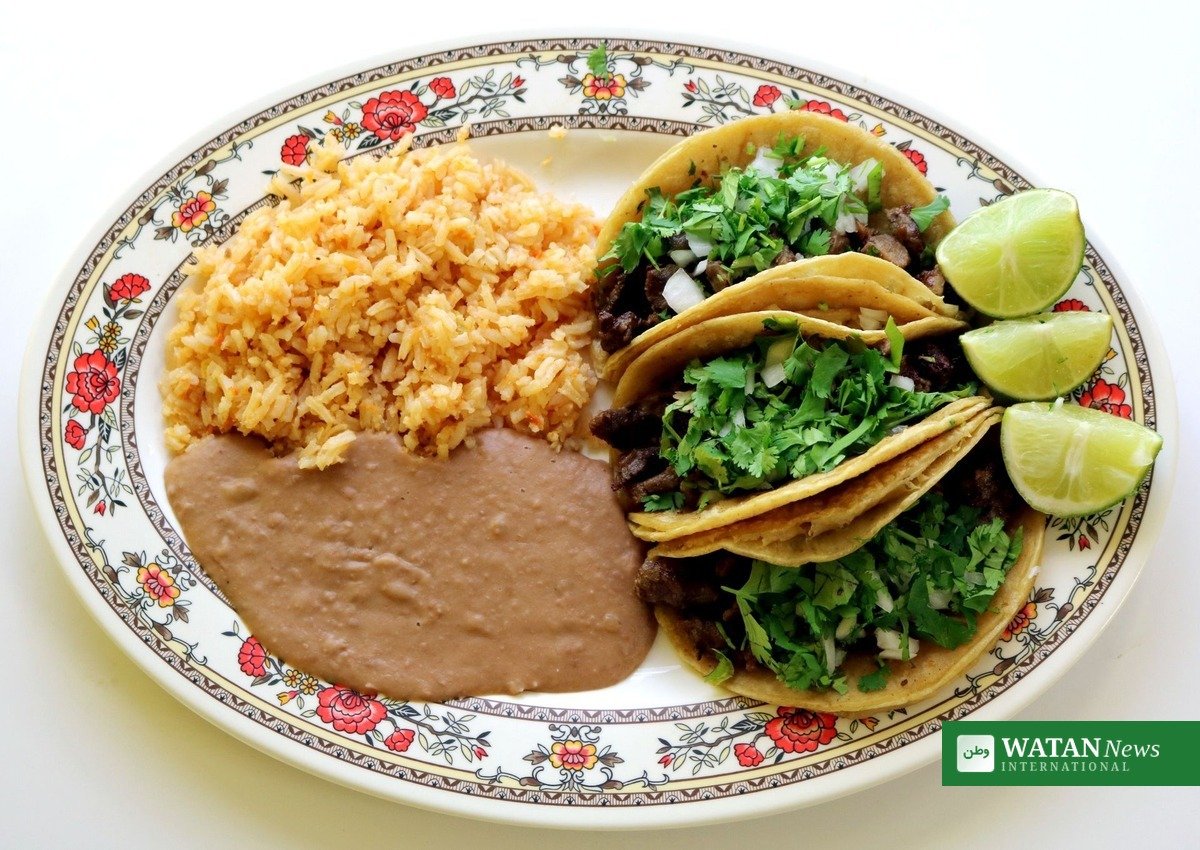 Tacos med kød, koriander og lime