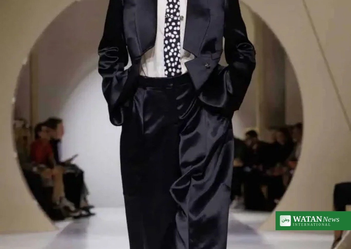 Black satin tailoring with polka-dot tie, Givenchy SS27