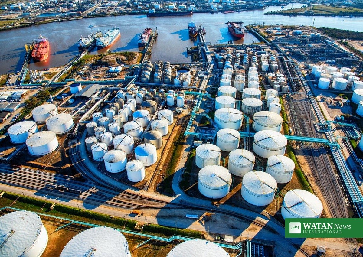 Crude oil storage tanks at a petroleum terminal, AZEC oil stockpiling