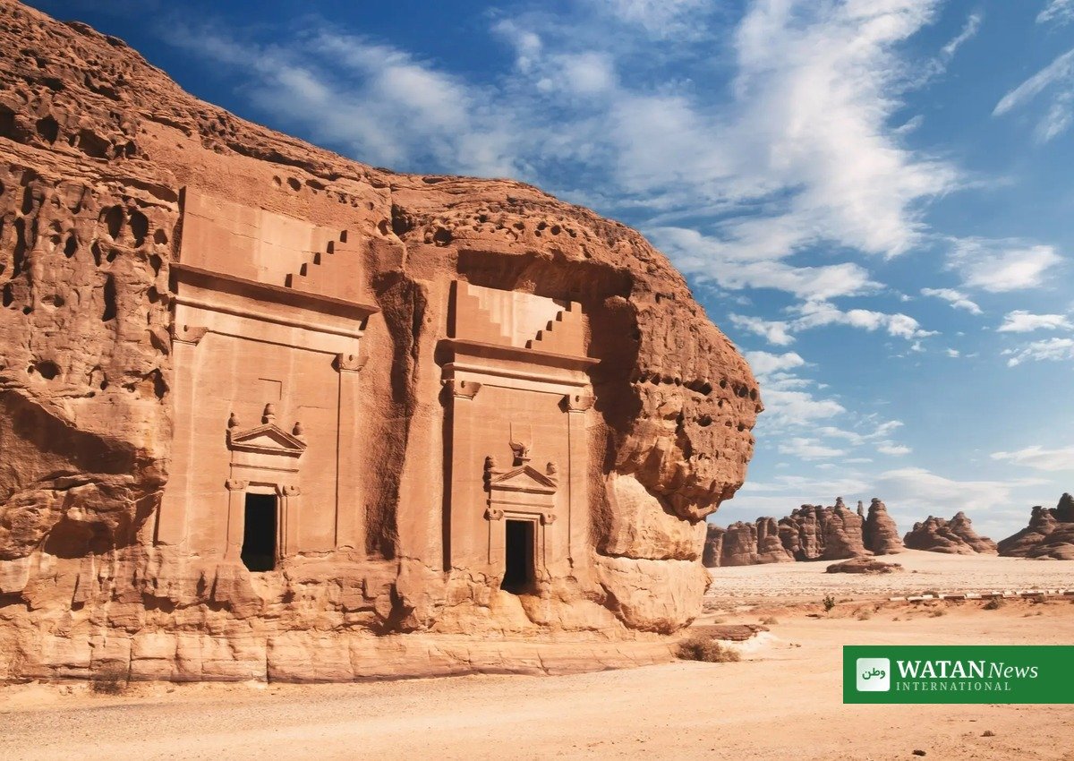 العلا میں حجرہ کے قدیم نبطی مقبرے — خلیجی سیاحت کا تاریخی ورثہ