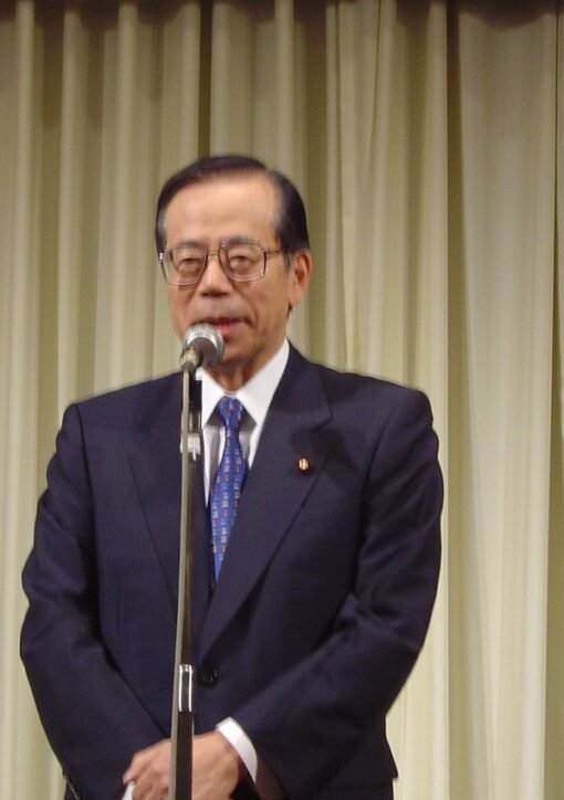 Former Japanese Prime Minister Yasuo Fukuda speaking at a podium