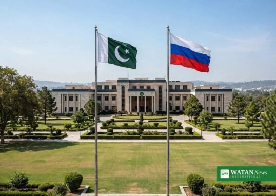 جی ایچ کیو راولپنڈی کے سامنے پاکستان اور روس کے پرچم