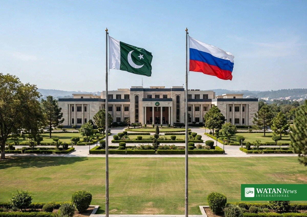 جی ایچ کیو راولپنڈی کے سامنے پاکستان اور روس کے پرچم
