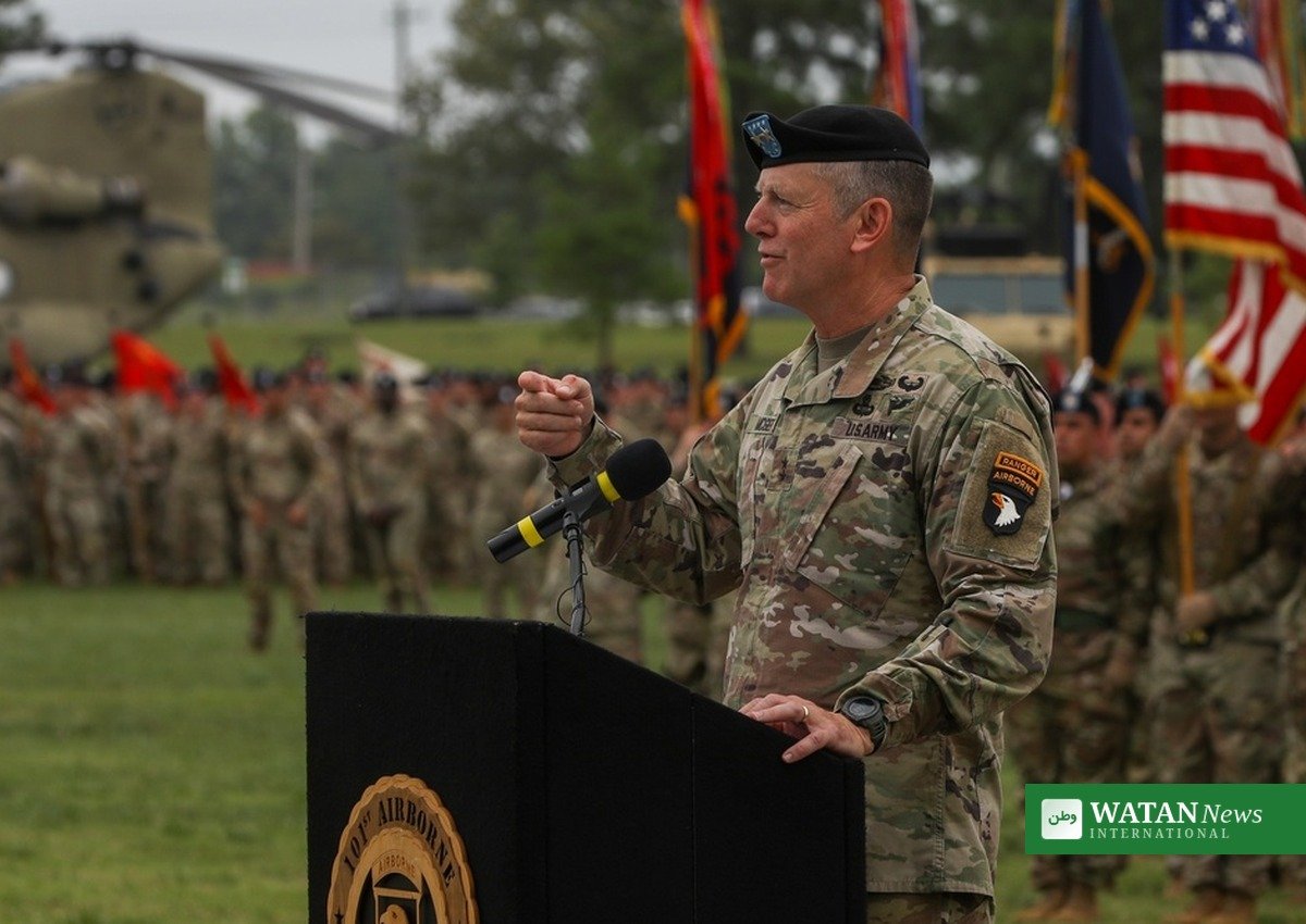 US Army general addresses troops at a 101st Airborne Division ceremony