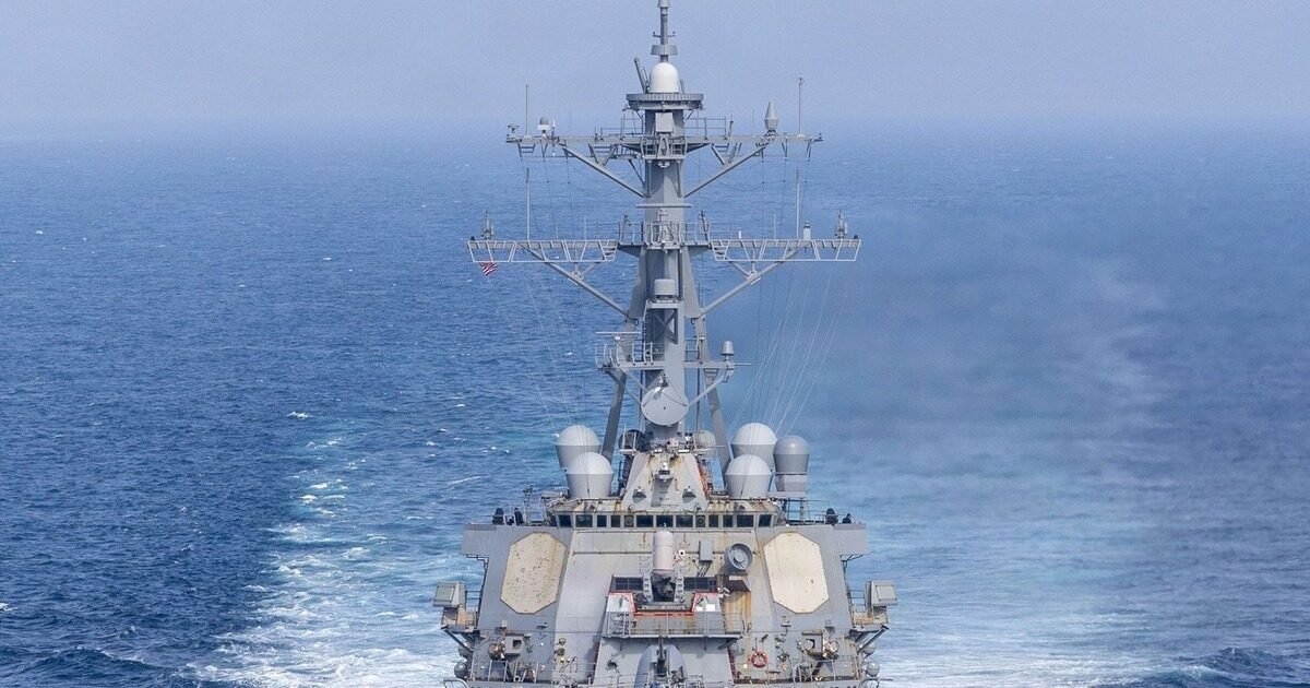 US destroys Iranian dhow — US Navy destroyer in the Gulf of Oman