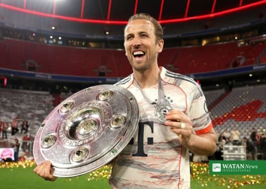 Harry Kane celebrating with Bayern Munich after winning the Bundesliga title