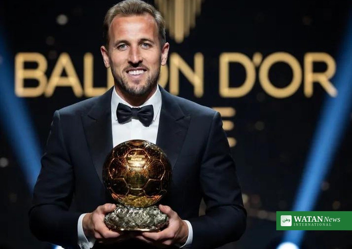 Harry Kane with the Ballon d'Or trophy
