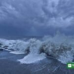Cyclone Arnab waves crash onto India eastern coast