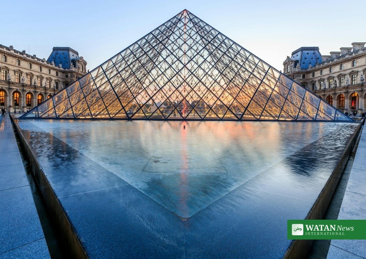 France weekend protests: the Louvre pyramid in Paris