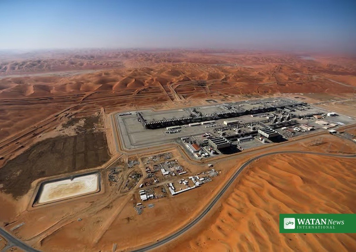 Gulf markets fall oil $111: desert oil facility in Saudi Arabia