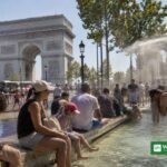 Europe heat deaths: people cooling off at a Paris fountain during the summer heatwave