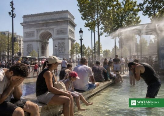 Europe heat deaths: people cooling off at a Paris fountain during the summer heatwave