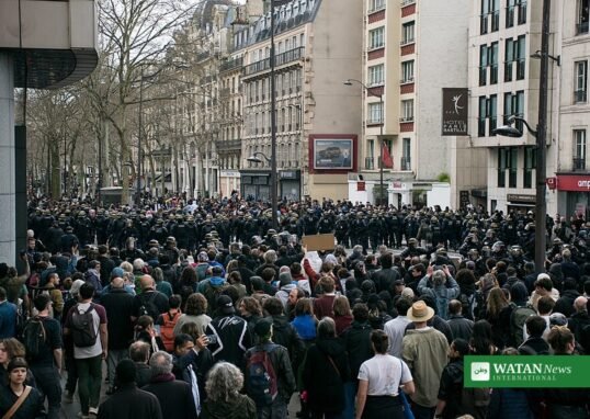 Paris march with police line