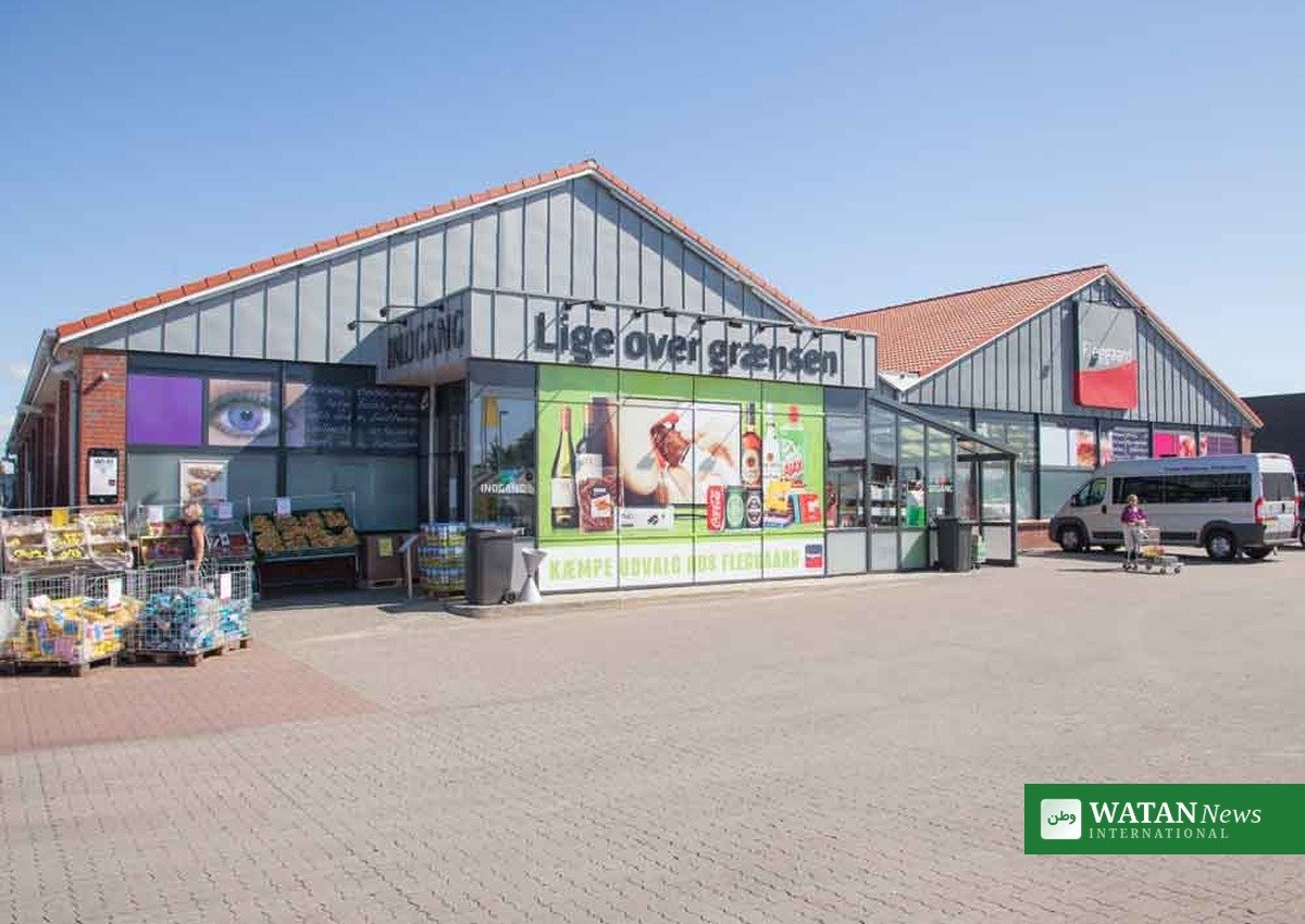 Fleggaard grænsebutik med skiltet 'Lige over grænsen' – grænsehandel ved den dansk-tyske grænse