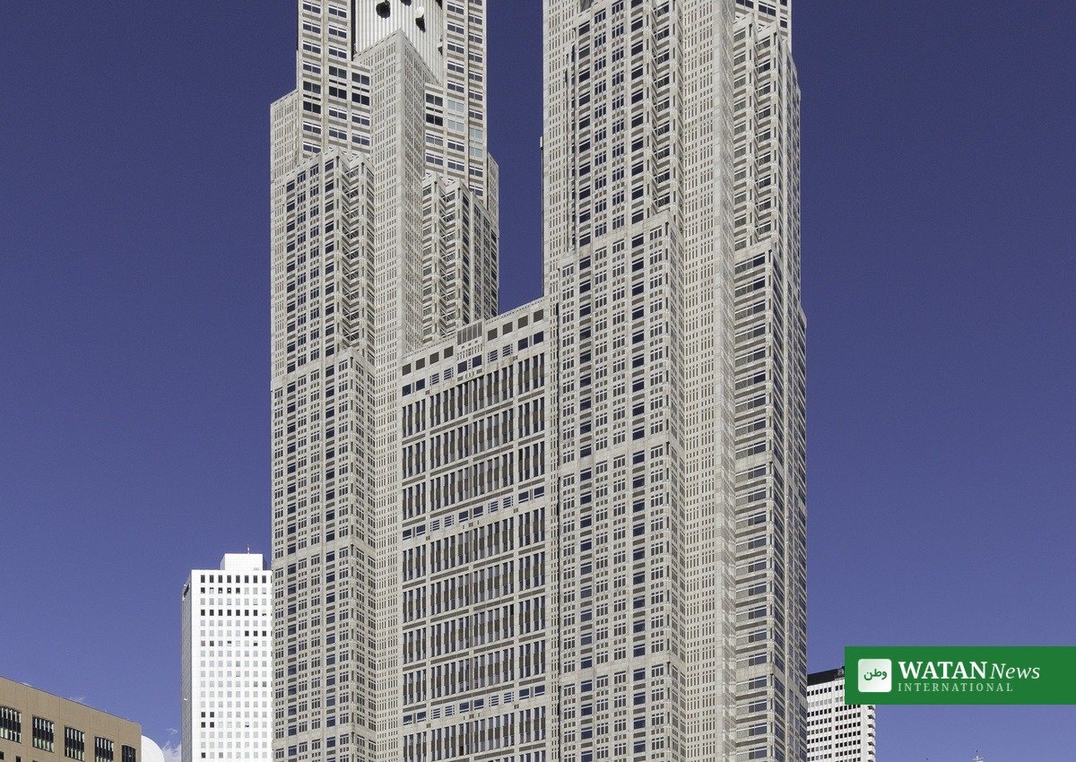 Tokyos rådhusbygning i Shinjuku set fra gadeplan – klimaforummet TIME TO ACT FORUM 2026 afholdes 6. oktober
