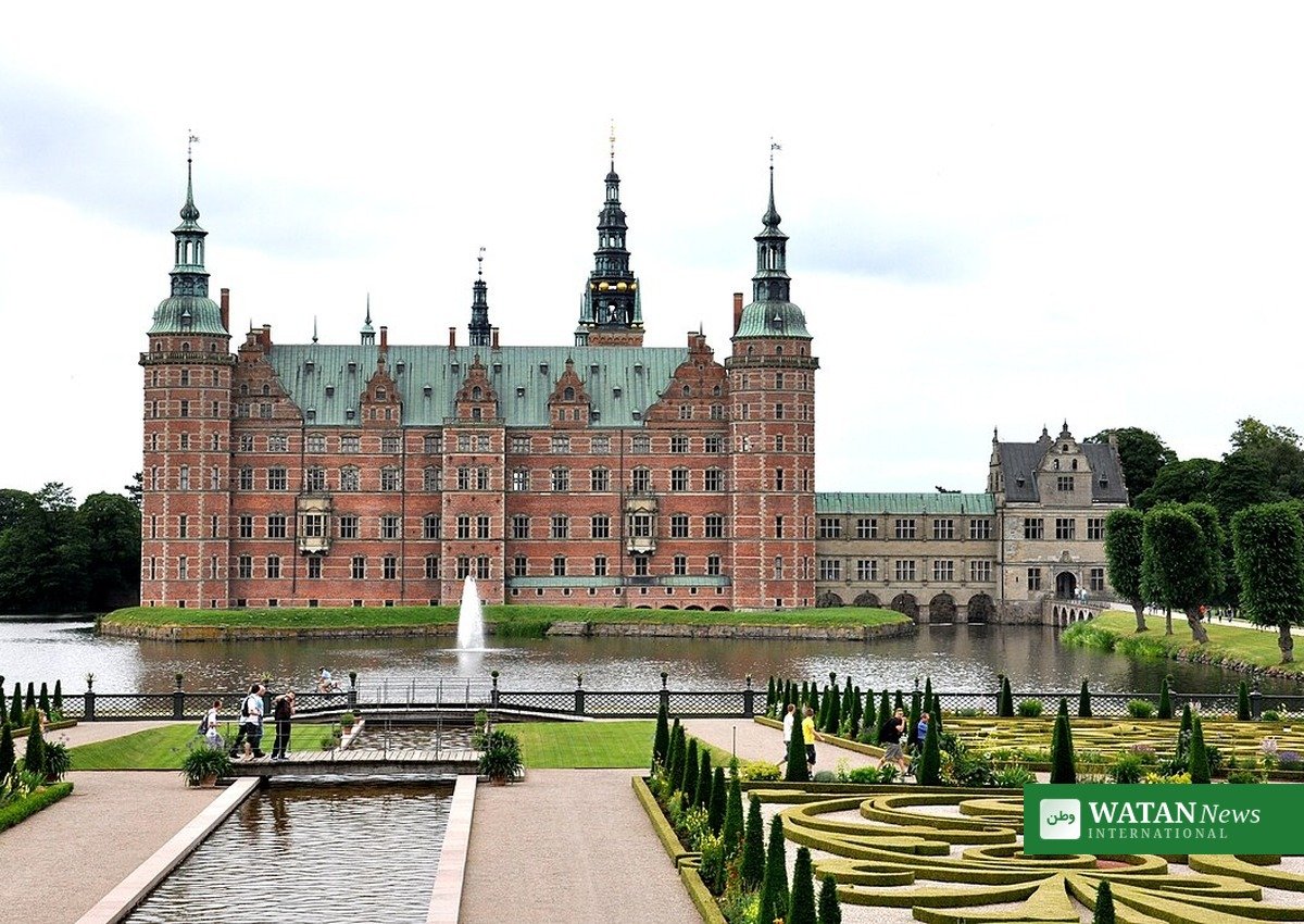 Frederiksborg Slot set fra barokhaven – hjem for det nye kongeportræt