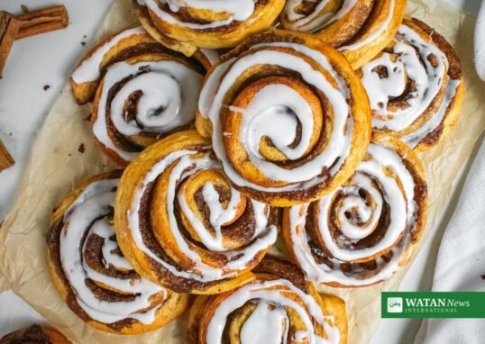 Kanelsnegle med glasur – IKEA lancerer plantebaseret kanelsnegle-softice til ni kroner