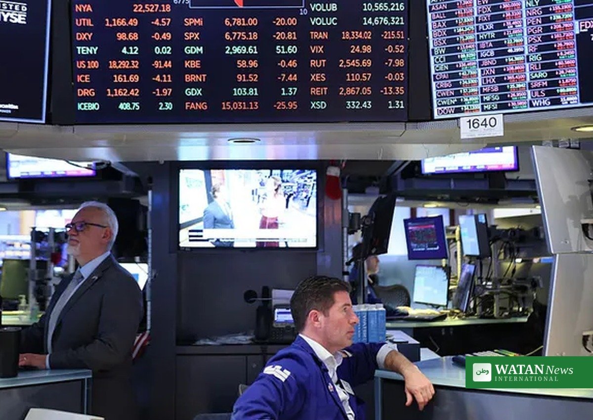 Q3 earnings season: traders on the NYSE floor as Wall Street awaits bank results
