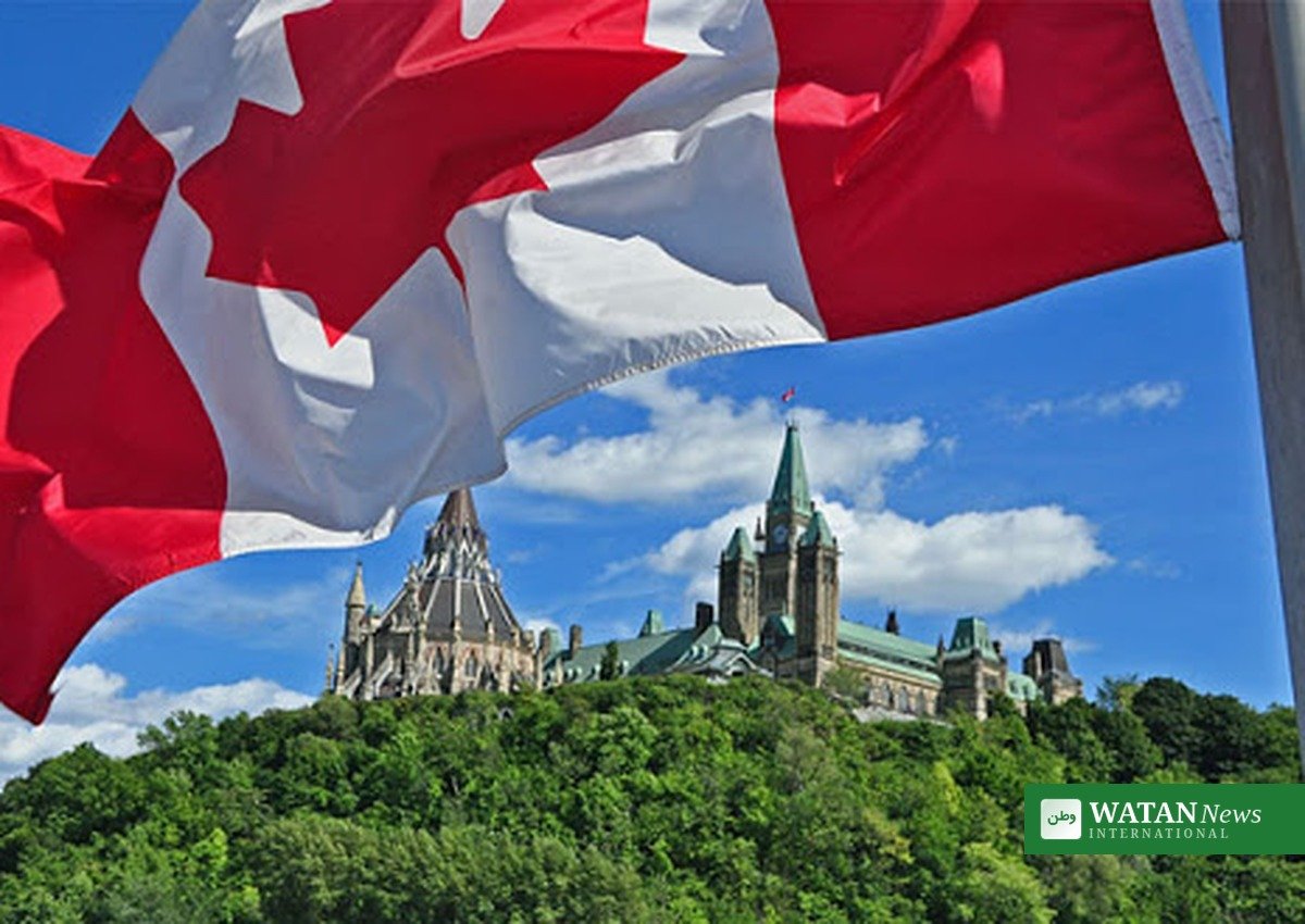 Alberta bliver i Canada – det canadiske flag foran parlamentet i Ottawa