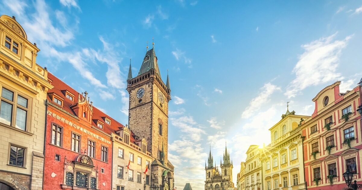 Prag Krakow Gdansk rejser: Prags gamle raadhusplads med det astronomiske ur