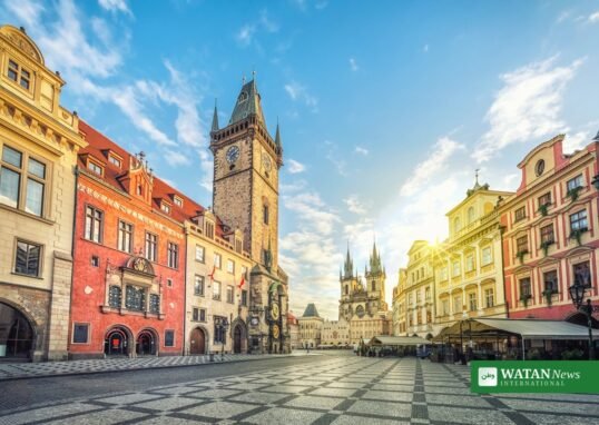 Prag Krakow Gdansk rejser: Prags gamle raadhusplads med det astronomiske ur
