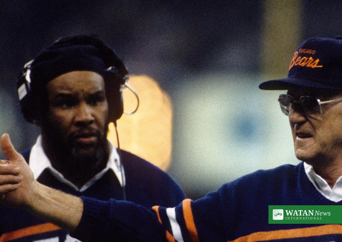 Mike Ditka coaching the Chicago Bears — Hall of Fame coach dies aged 86