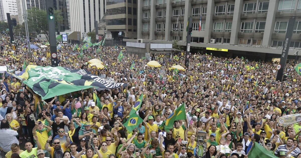 Supporters at a campaign rally in São Paulo ahead of the Brazil presidential runoff debate