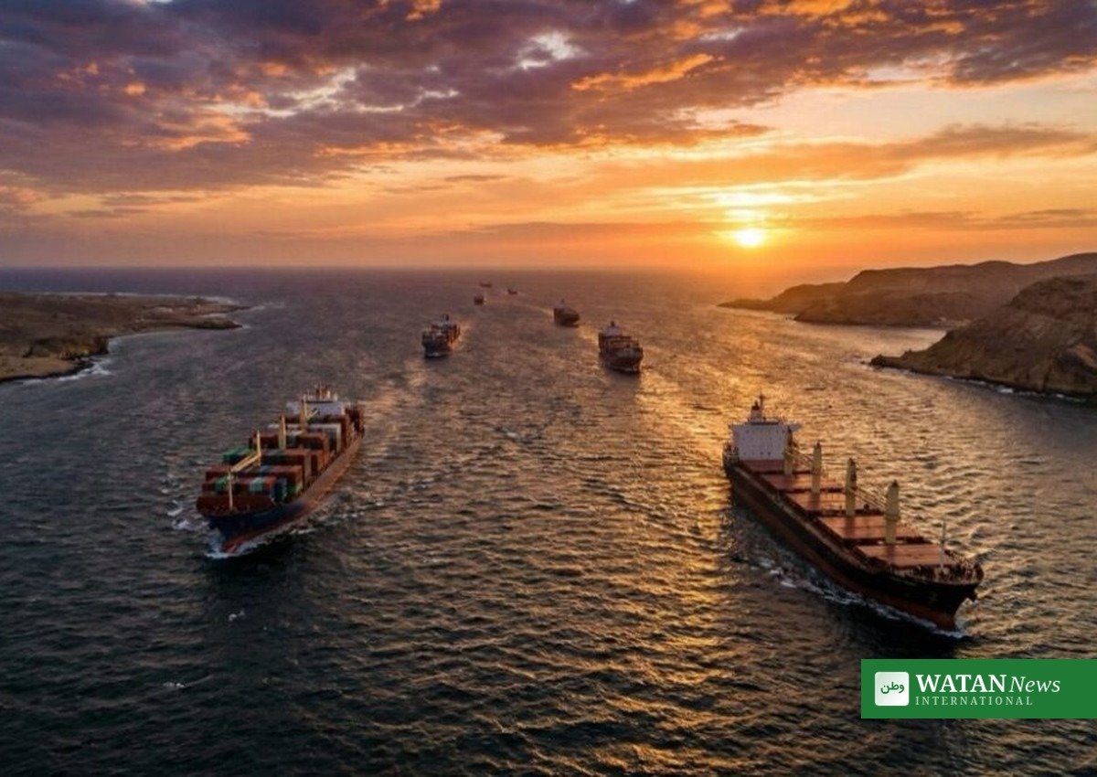 Yemen Houthi fighting escalation: cargo ships transiting the Red Sea near Yemen