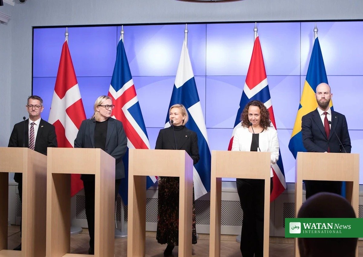 Nordic growth alliance: Nordic ministers with Nordic flags at a press conference