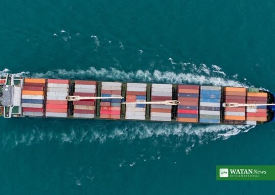 Luftfoto af et fragtskib på havet efter droneangrebet i Sortehavet