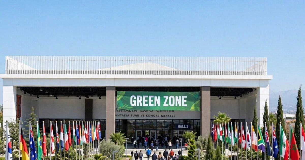 COP31 Green Zone-indgangen ved Antalya Expo Center med internationale flag