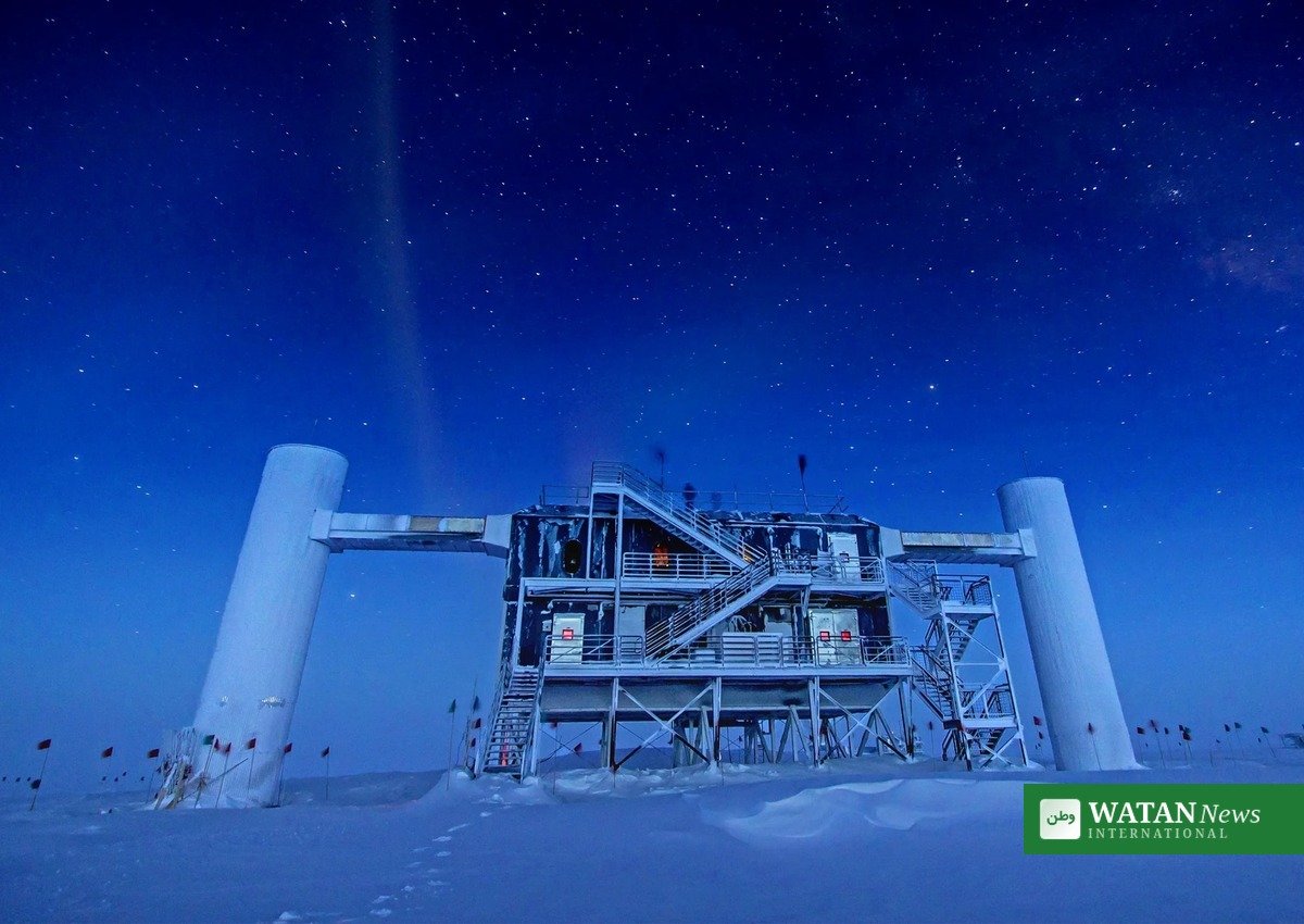 Nobelugen 2026: IceCube-observatoriet ved Sydpolen under stjernehimlen