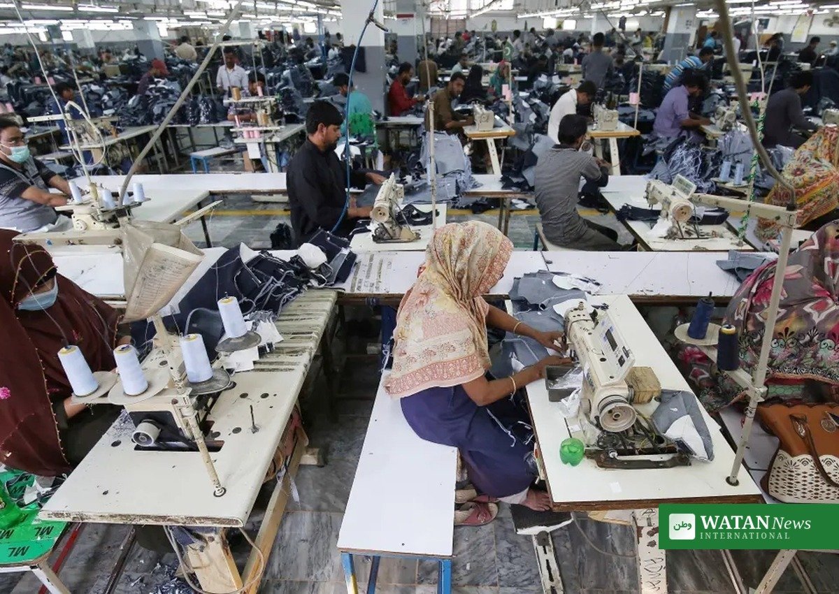 چیلنج فیشن پاکستان ٹیکسٹائل کارخانے میں ملبوسات کی تیاری