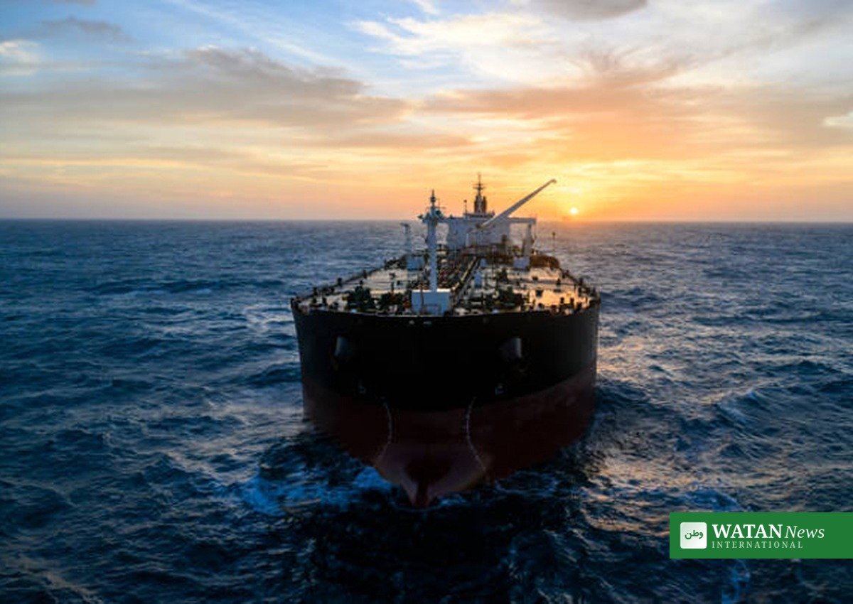 Tanker attack Qatar - oil tanker sailing through the Gulf at sunset
